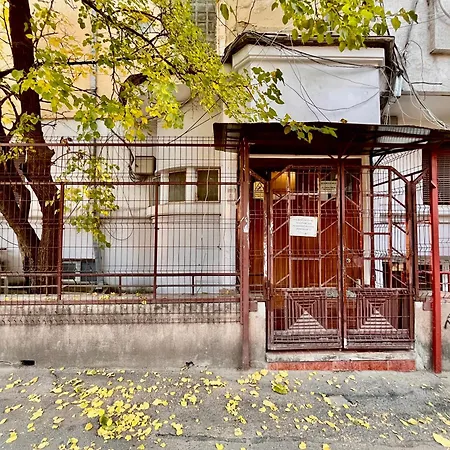 Woodie With Modern Design Near Piata Unirii Βουκουρέστι