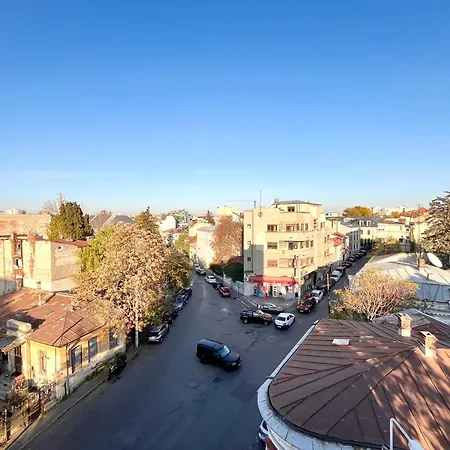 Woodie With Modern Design Near Piata Unirii Бухарест