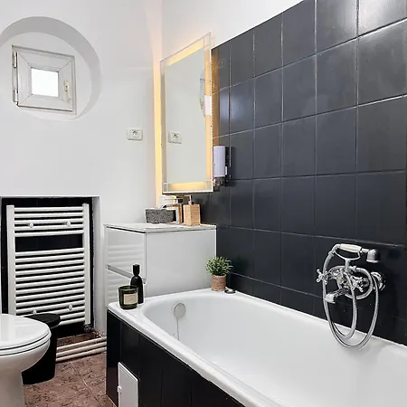 Woodie With Modern Design Near Piata Unirii Bukareszt