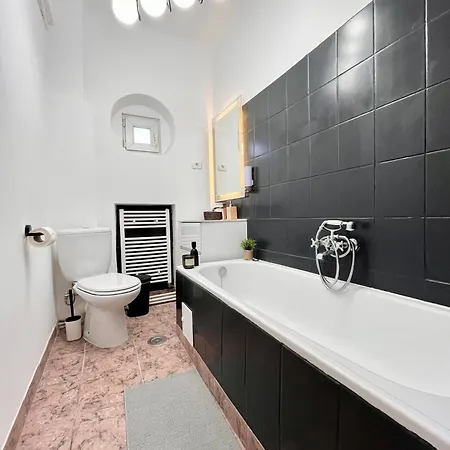 Apartament Woodie With Modern Design Near Piata Unirii *