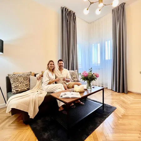 Apartment Woodie With Modern Design Near Piata Unirii *
