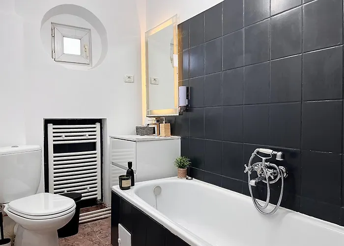 Woodie With Modern Design Near Piata Unirii Bucureşti