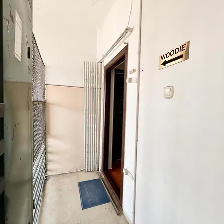 Woodie With Modern Design Near Piata Unirii Bukarest