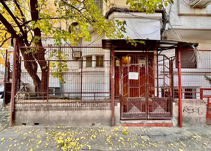 Woodie With Modern Design Near Piata Unirii Bukarest